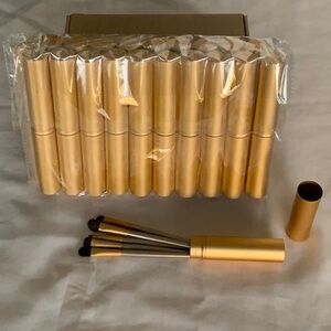 A Pack of 20 Gold Makeup Brush Set